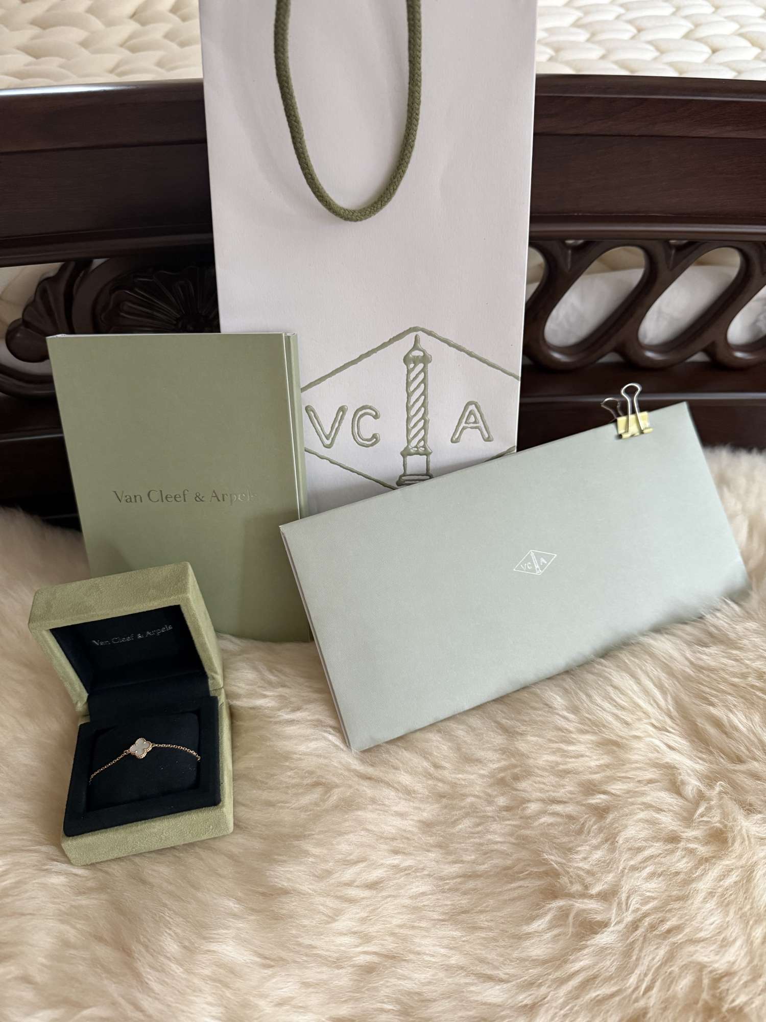 Náramek VCA jedna květinka