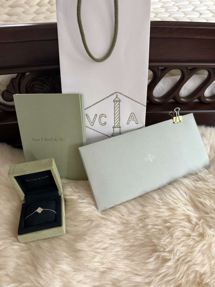 Náramek VCA jedna květinka