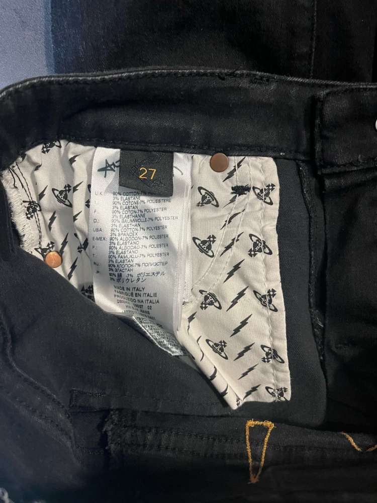 Viviene Westwood rifle