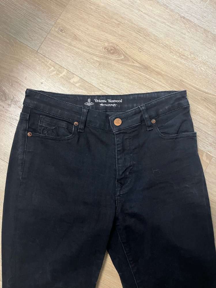 Viviene Westwood rifle