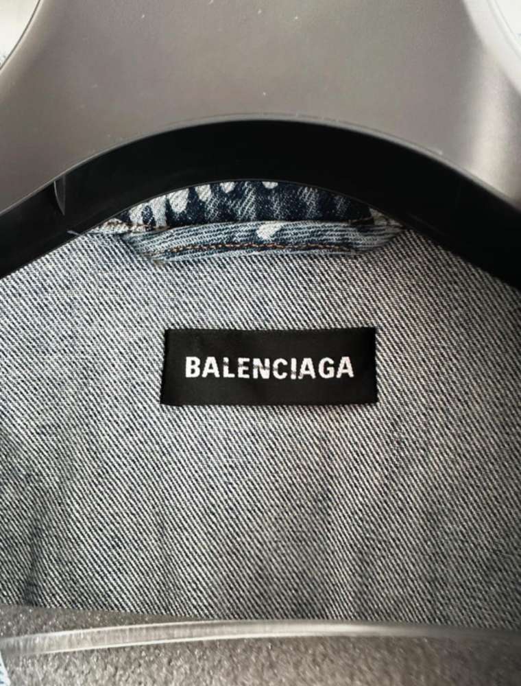 Balenicaga bunda