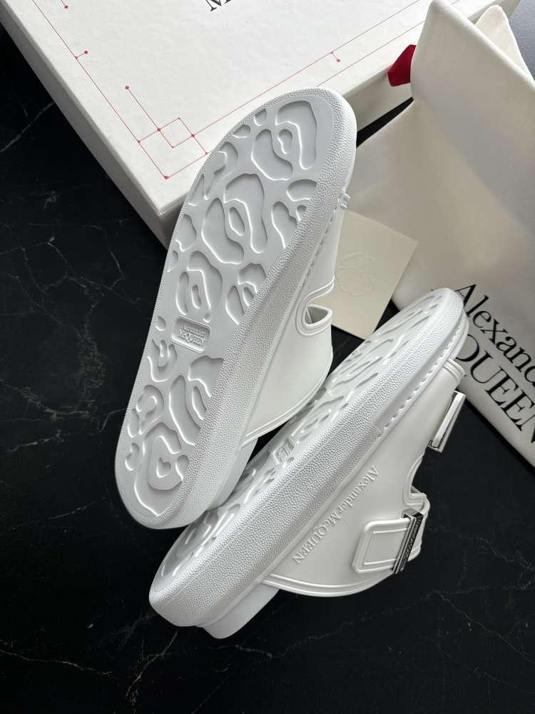 Alexander McQueen slapky