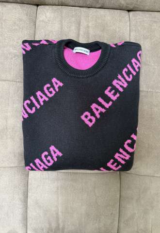 https://www.vipluxury.sk/Balenciaga sveter