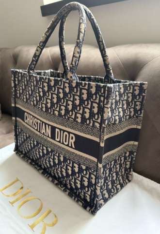 https://www.vipluxury.sk/Christian Dior tote bag