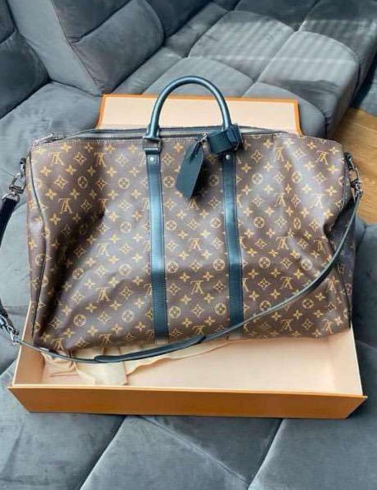 Louis Vuitton keepal