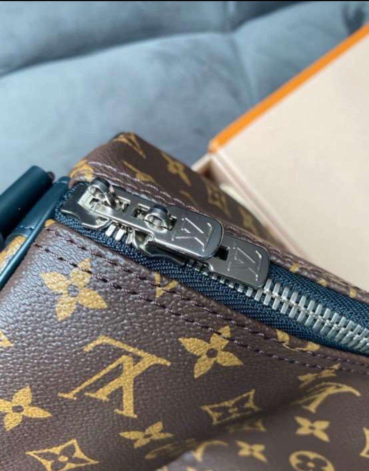 Louis Vuitton keepal