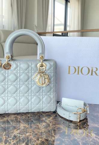 https://www.vipluxury.sk/Christian Dior Lady Dior medium kabelka
