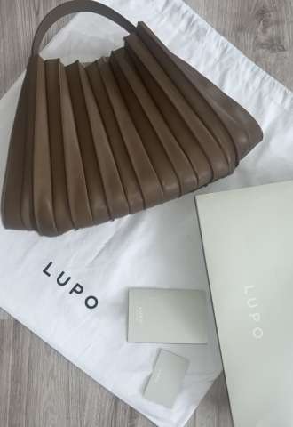 https://www.vipluxury.sk/LUPO BARCELONA KABELKA