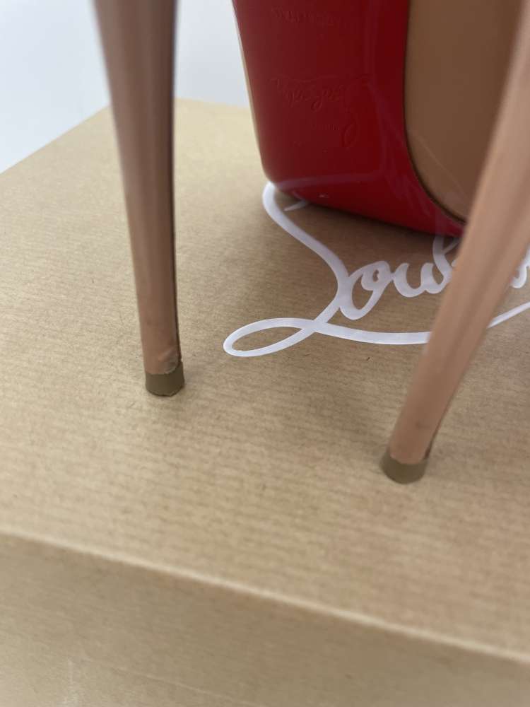 Christian Louboutin lodicky