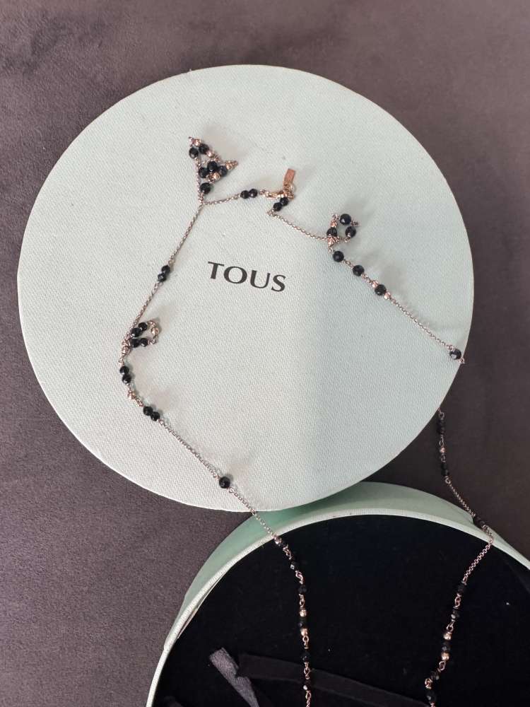 Tous nahrdelnik