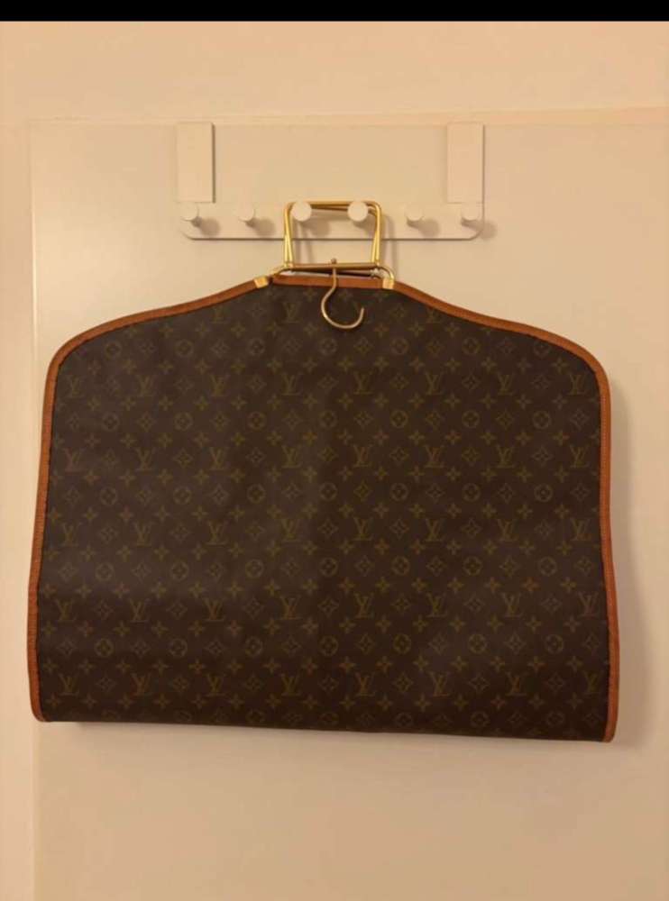 Louis Vuitton obal na oblecenie