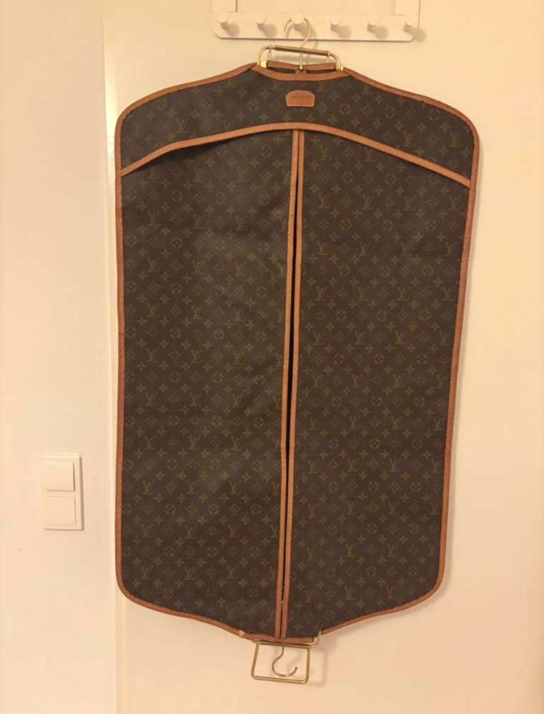 Louis Vuitton obal na oblecenie