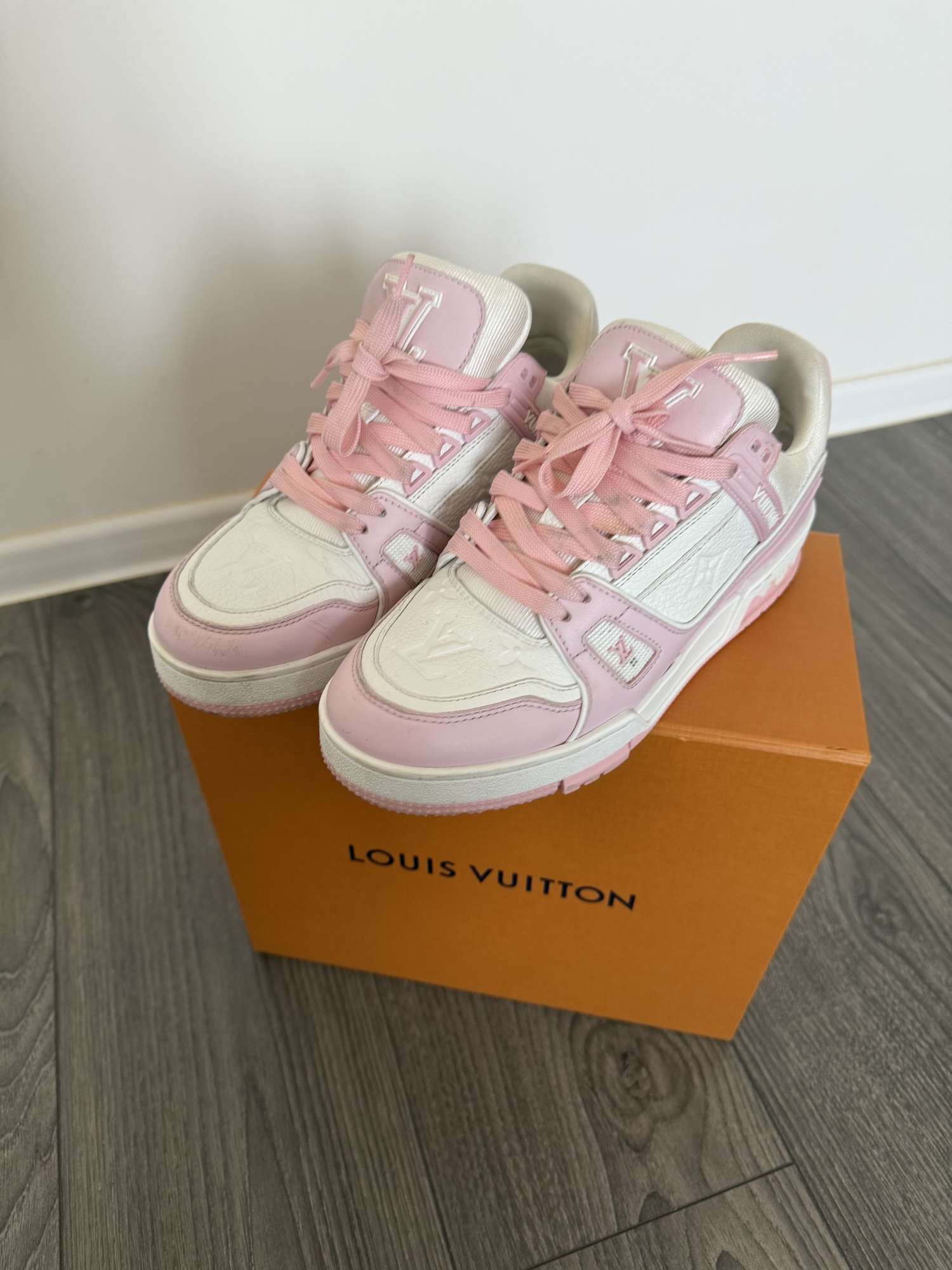 Louis Vuitton, ružové tenisky