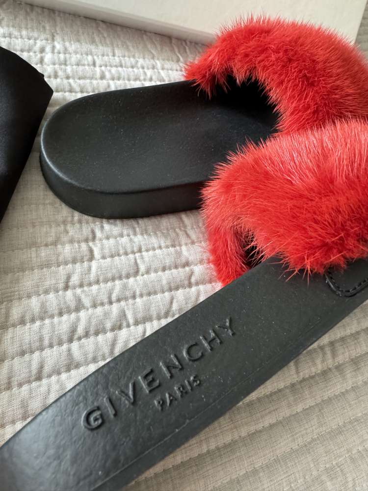 Givenchy slapky mink fur 38
