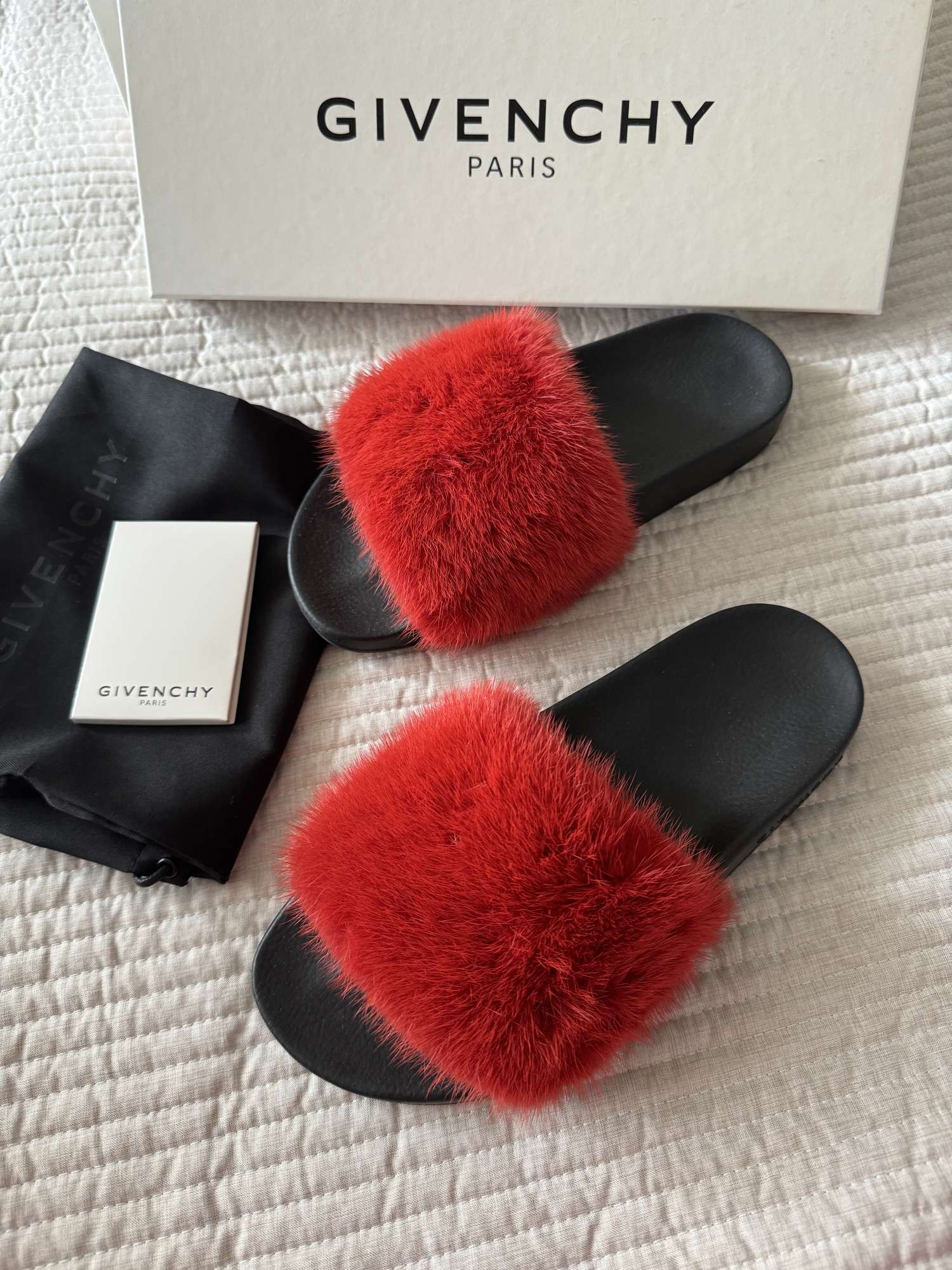 Givenchy slapky mink fur 41