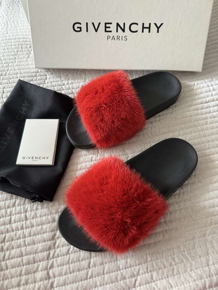 Givenchy slapky mink fur 41