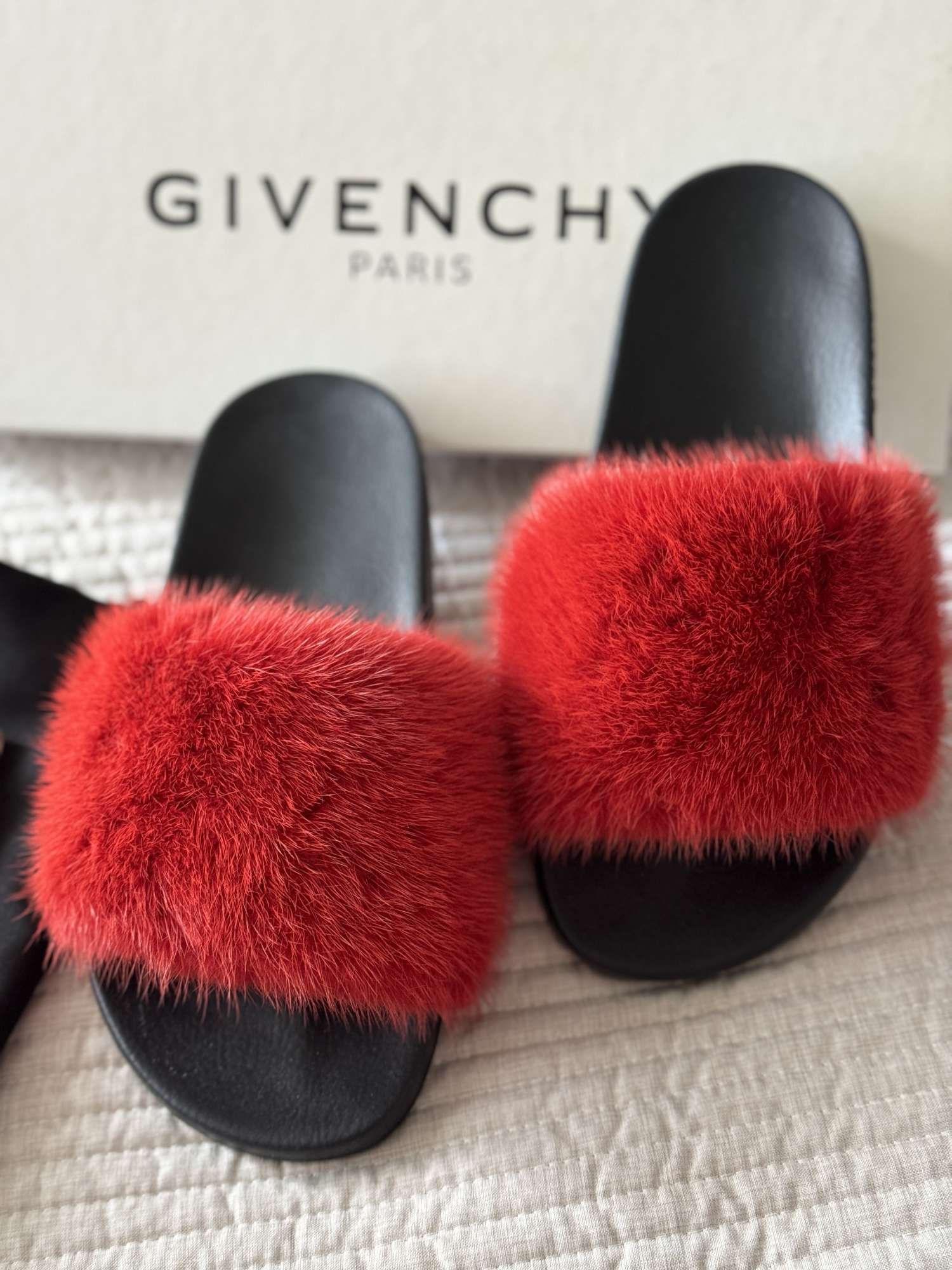 Givenchy slapky mink fur 41