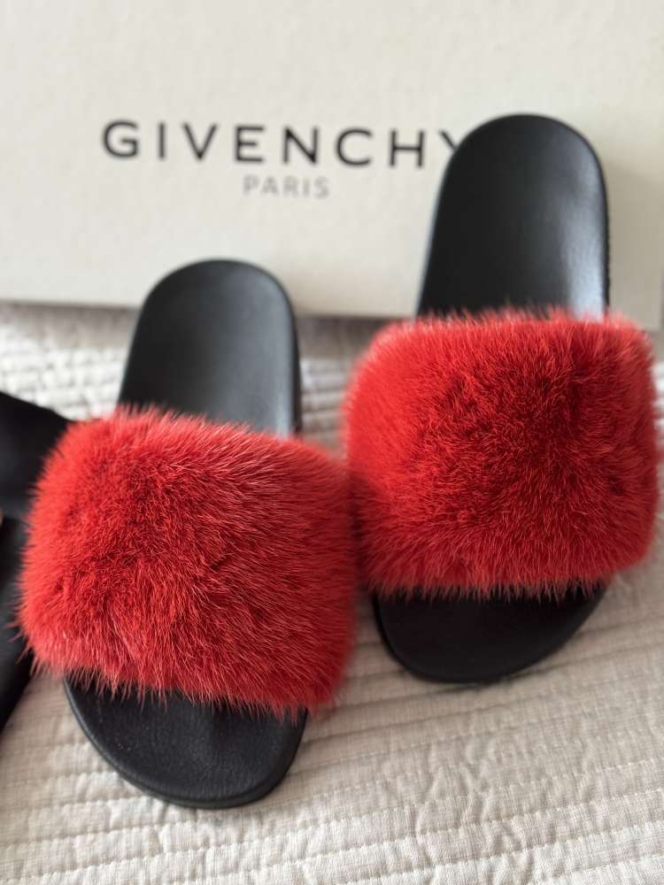 Givenchy slapky mink fur 41