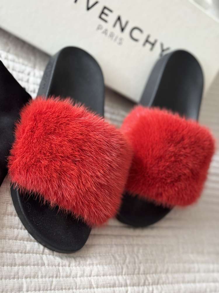 Givenchy slapky mink fur 41