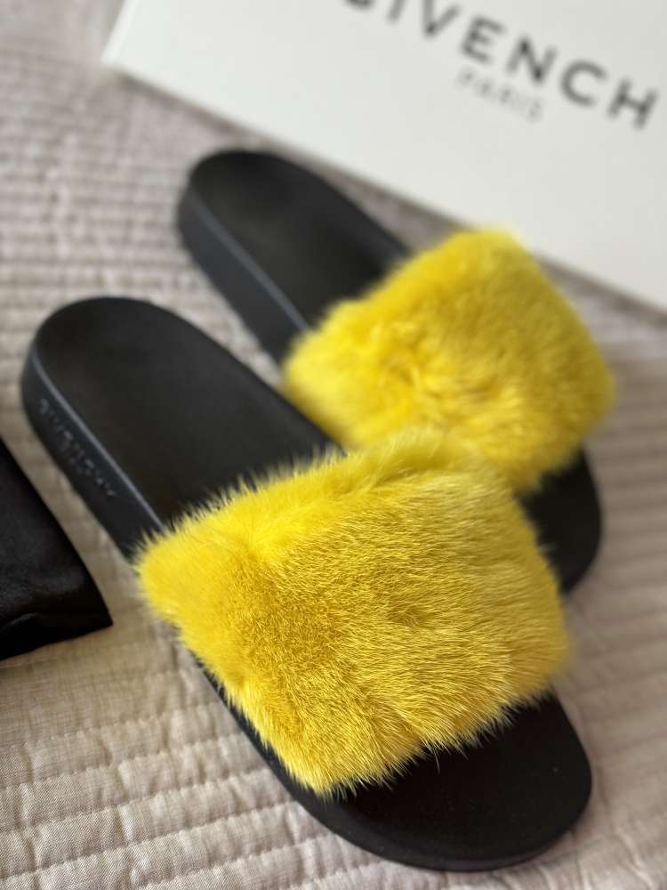 Givenchy slapky 38