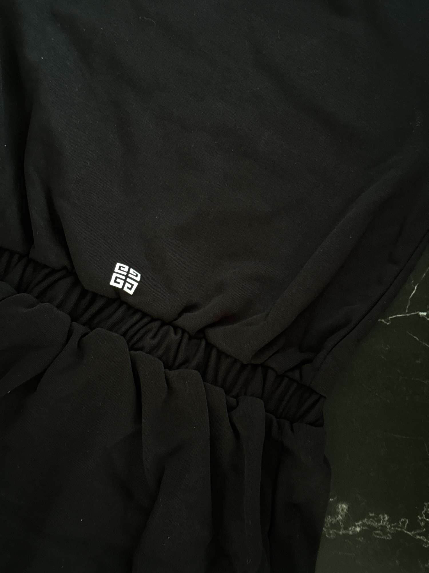 Givenchy saty