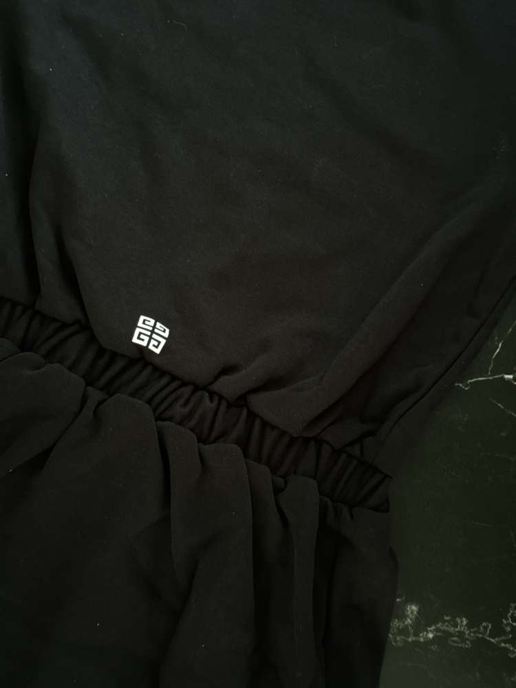 Givenchy saty