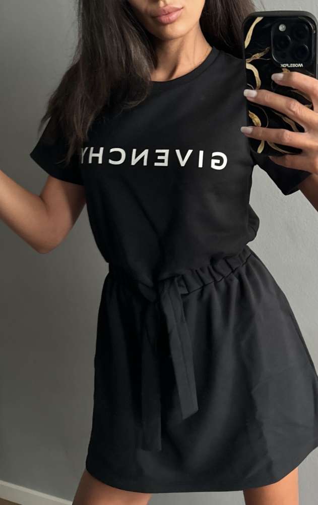 Givenchy saty