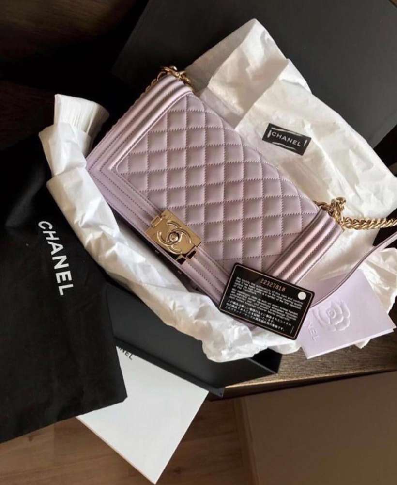 Chanel Purple Quitlted patent leather old medium boy bag