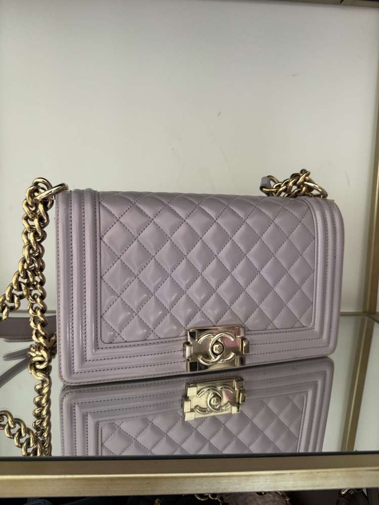 Chanel Purple Quitlted patent leather old medium boy bag