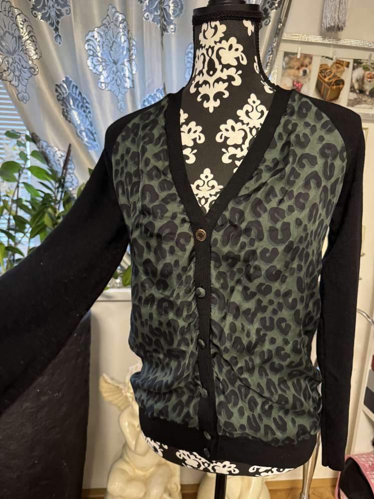 Louis Vuitton leopard