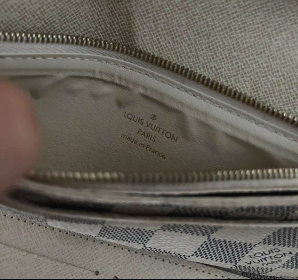 Krémová peněženka Louis Vuitton
