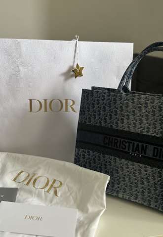 https://www.vipluxury.sk/Dior tote book large jeans kabelka