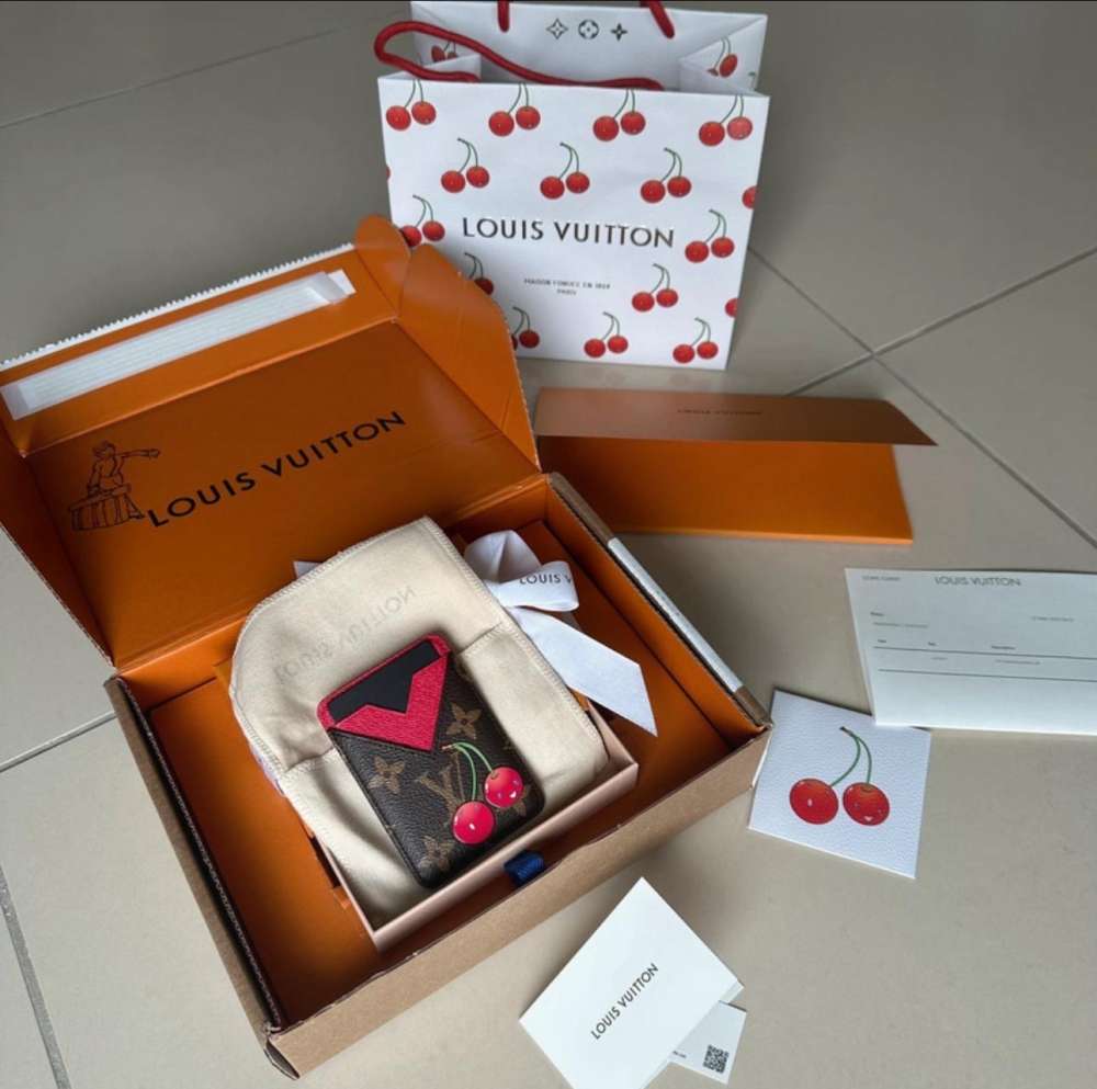 Louis Vuitton kryt limitovana edicia cherry