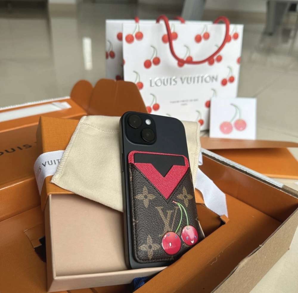 Louis Vuitton kryt limitovana edicia cherry