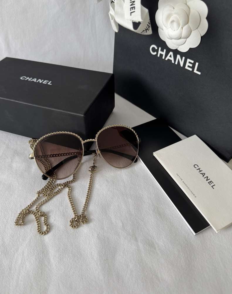 Chanel slnečné okuliare s retiazkou