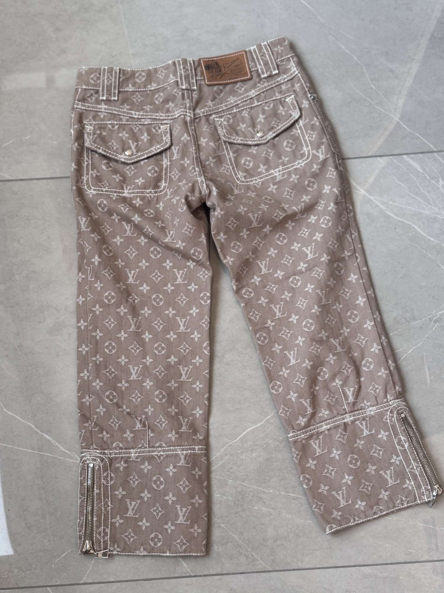 Capri džínsy Louis Vuitton