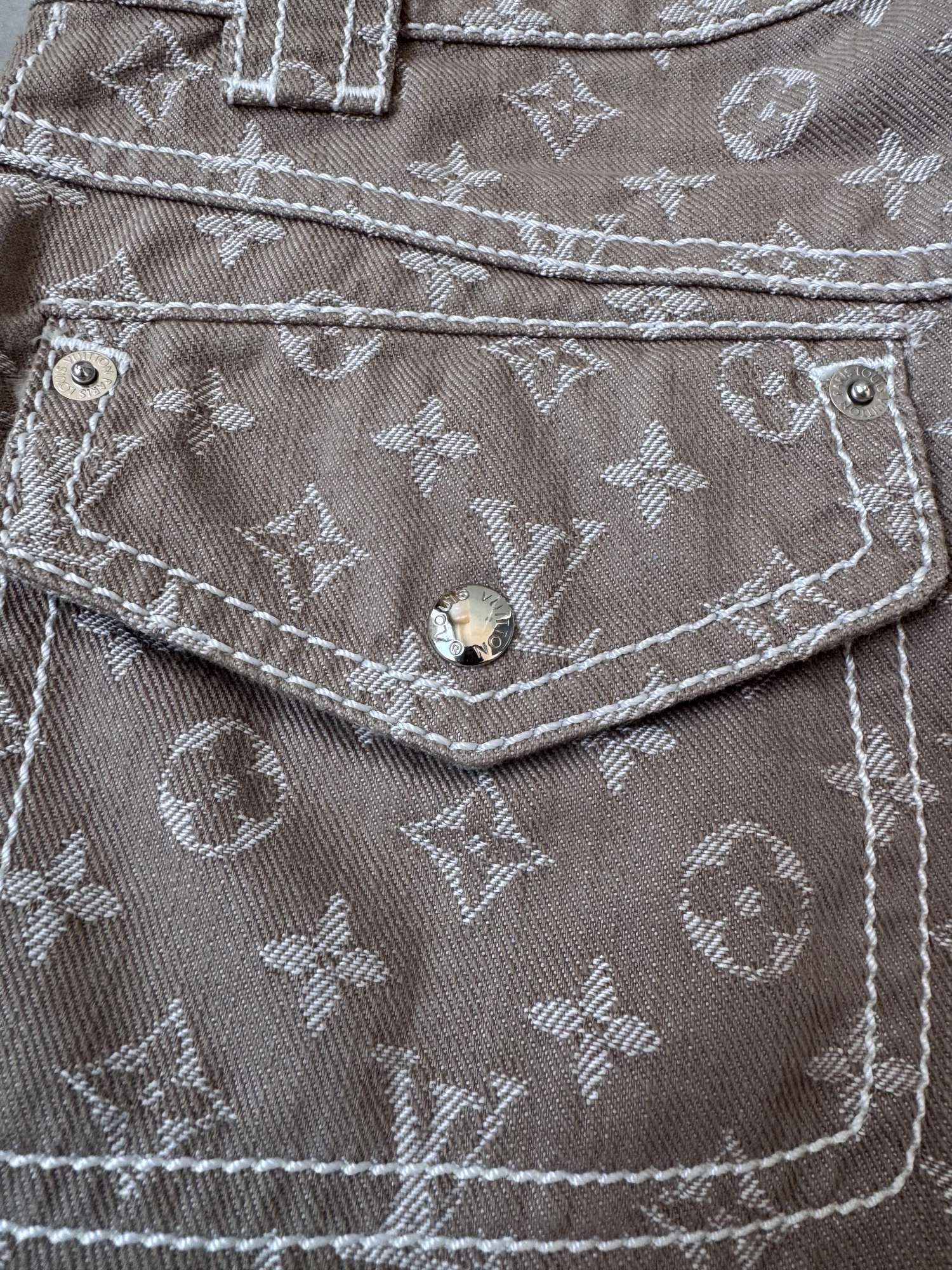 Capri džínsy Louis Vuitton