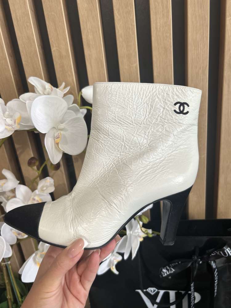 Chanel kotničky