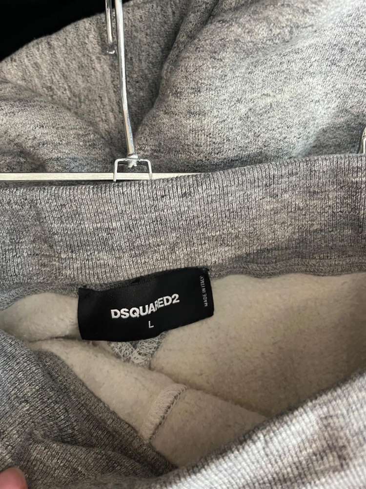 Dsquared2 suprava