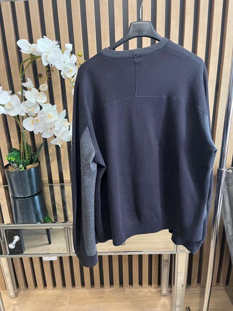 Giorgio Armani sveter