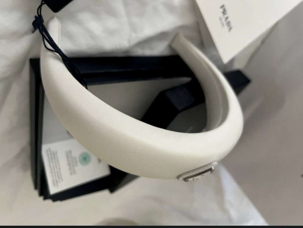 Kremova celenka Prada (hrubsia)