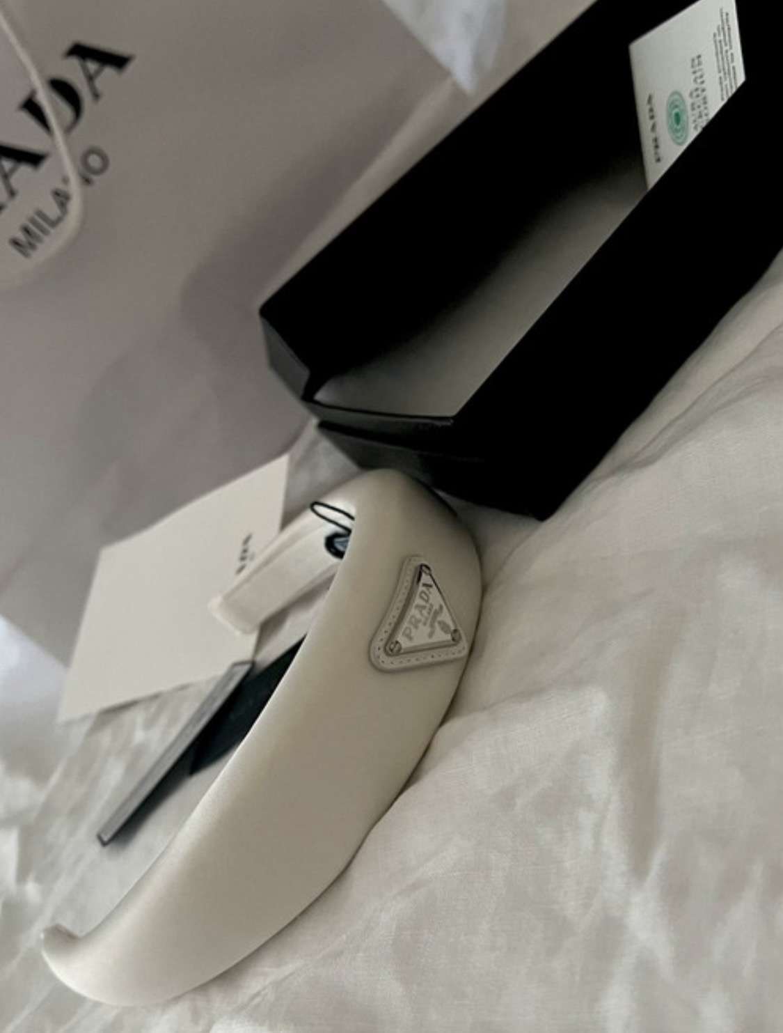 Kremova celenka Prada (hrubsia)