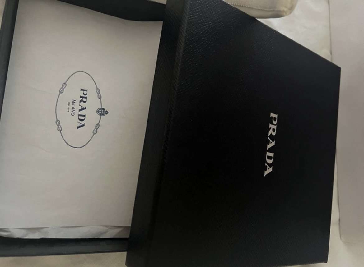 Kremova celenka Prada (hrubsia)