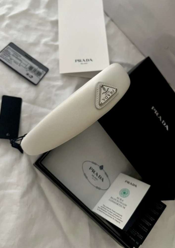 Kremova celenka Prada (hrubsia)