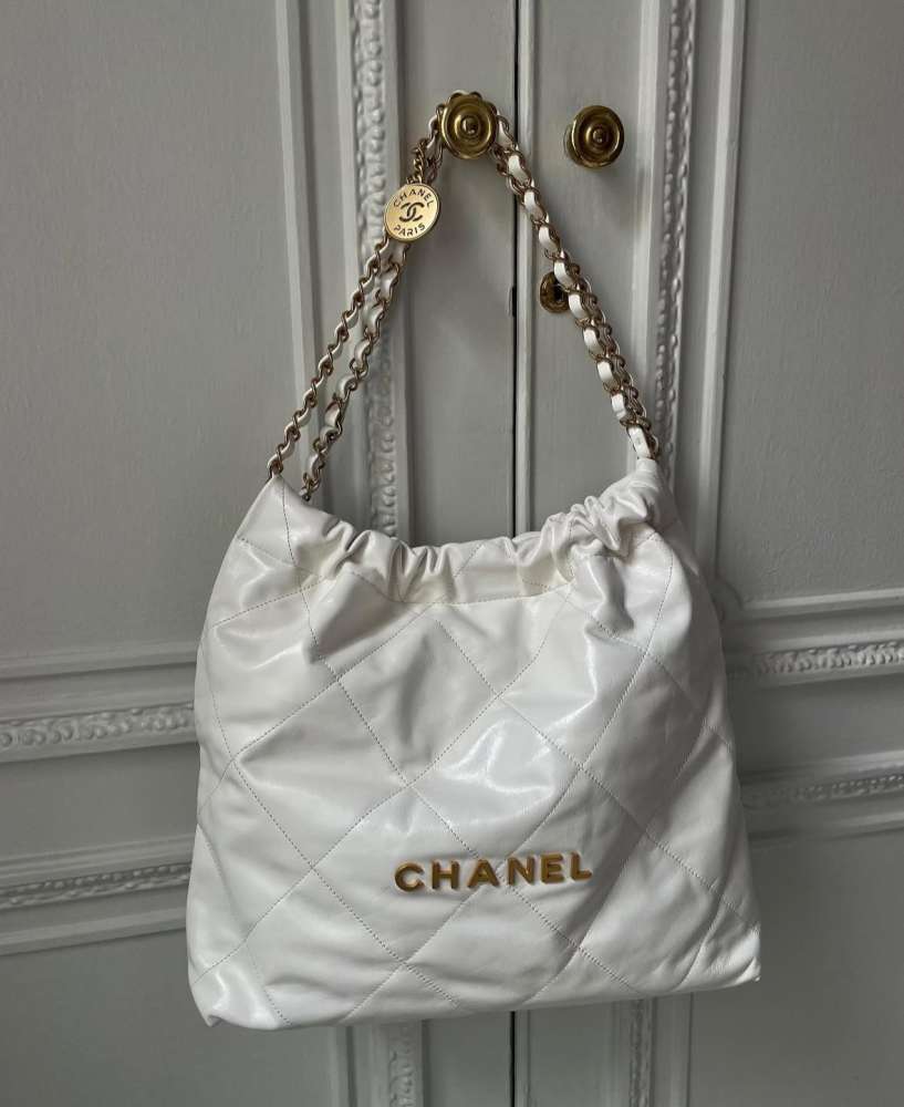 Chanel 22 medium bag