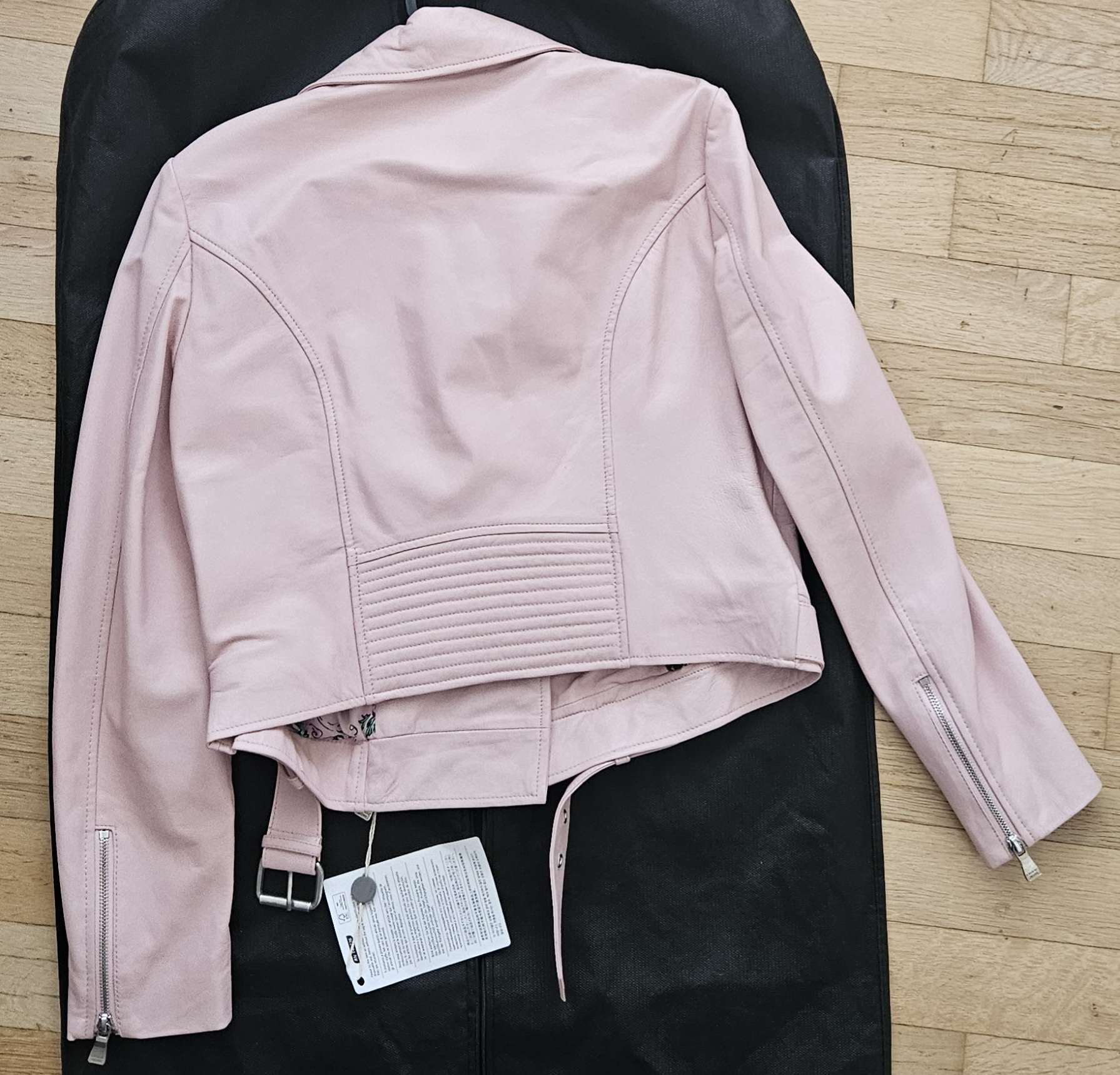 Moschino Butique v38