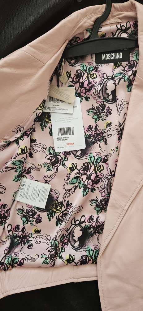 Moschino Butique v38