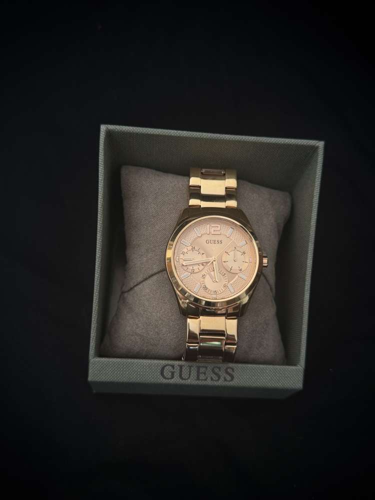Guess hodinky