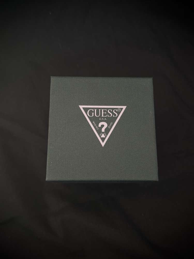 Guess hodinky