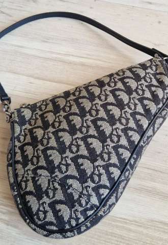 https://www.vipluxury.sk/Christian Dior Saddle